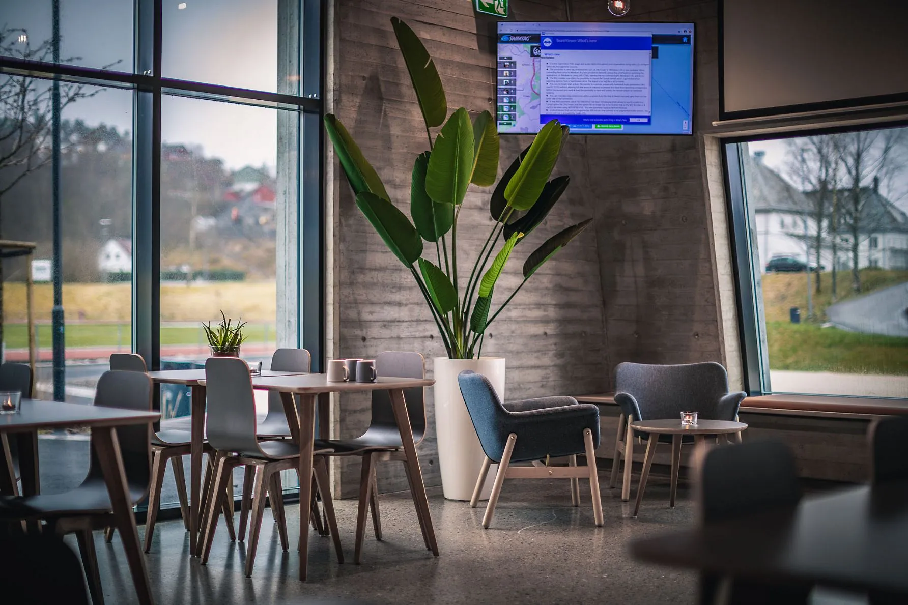 Kaféområde med moderne innredning